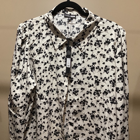 Women’s Raven Floral Button Up Shirt NWT - Picture 2 of 5
